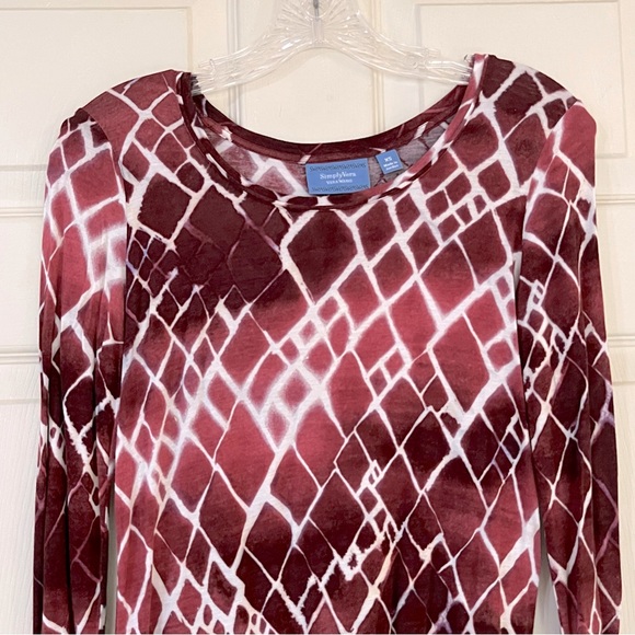 🌸3/$25 Simply Vera Wang Mosaic Geo Print Lightweight Long Sleeve Tee Red Size XS - Picture 3 of 10